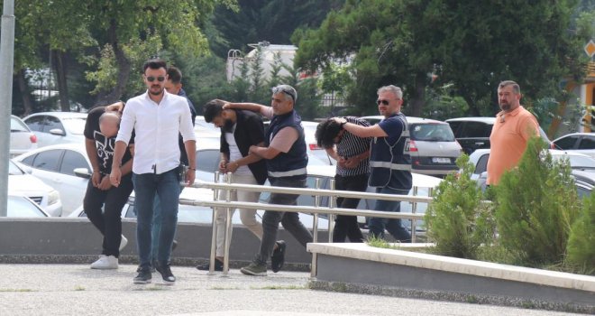 Yabancı uyruklu aileyi dolandıran şüpheliler yakayı ele verdi....