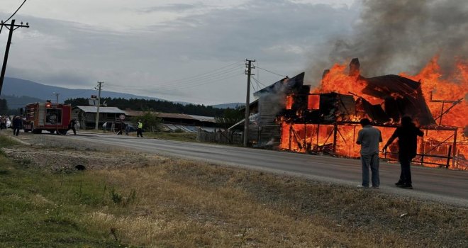 Yayla evi alev alev yandı......