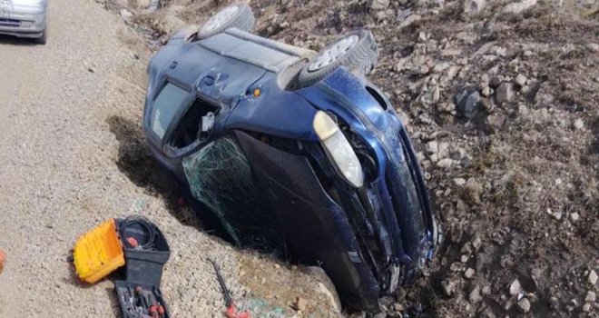 Yayla yolunda kontrolden çıkan otomobil şarampole yuvarlandı: 2 yaralı