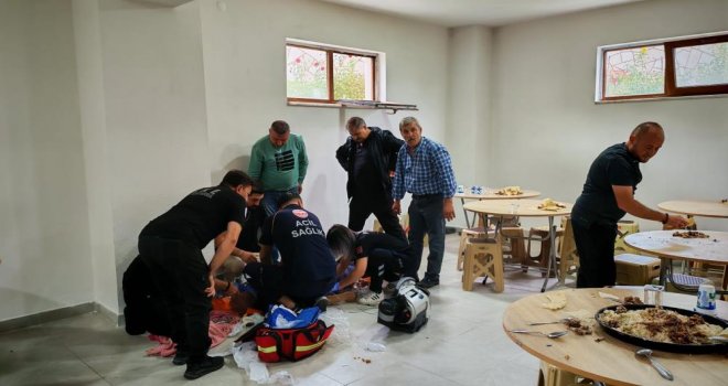 Yediği et nefes borusuna kaçan kişinin kalbi durdu
