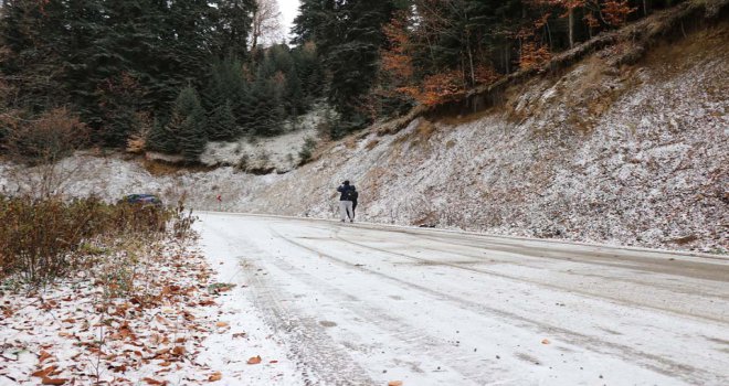 Yedigöller Milli Parkı, kar yağışı ve buzlanma nedeniyle ziyarete kapatıldı
