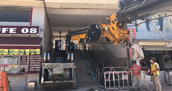 Yürüyen merdivenler yenileniyor